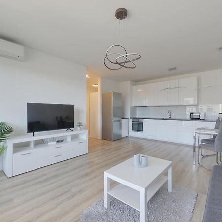 Bazova Apartment With Free Parking Братислава Екстериор снимка