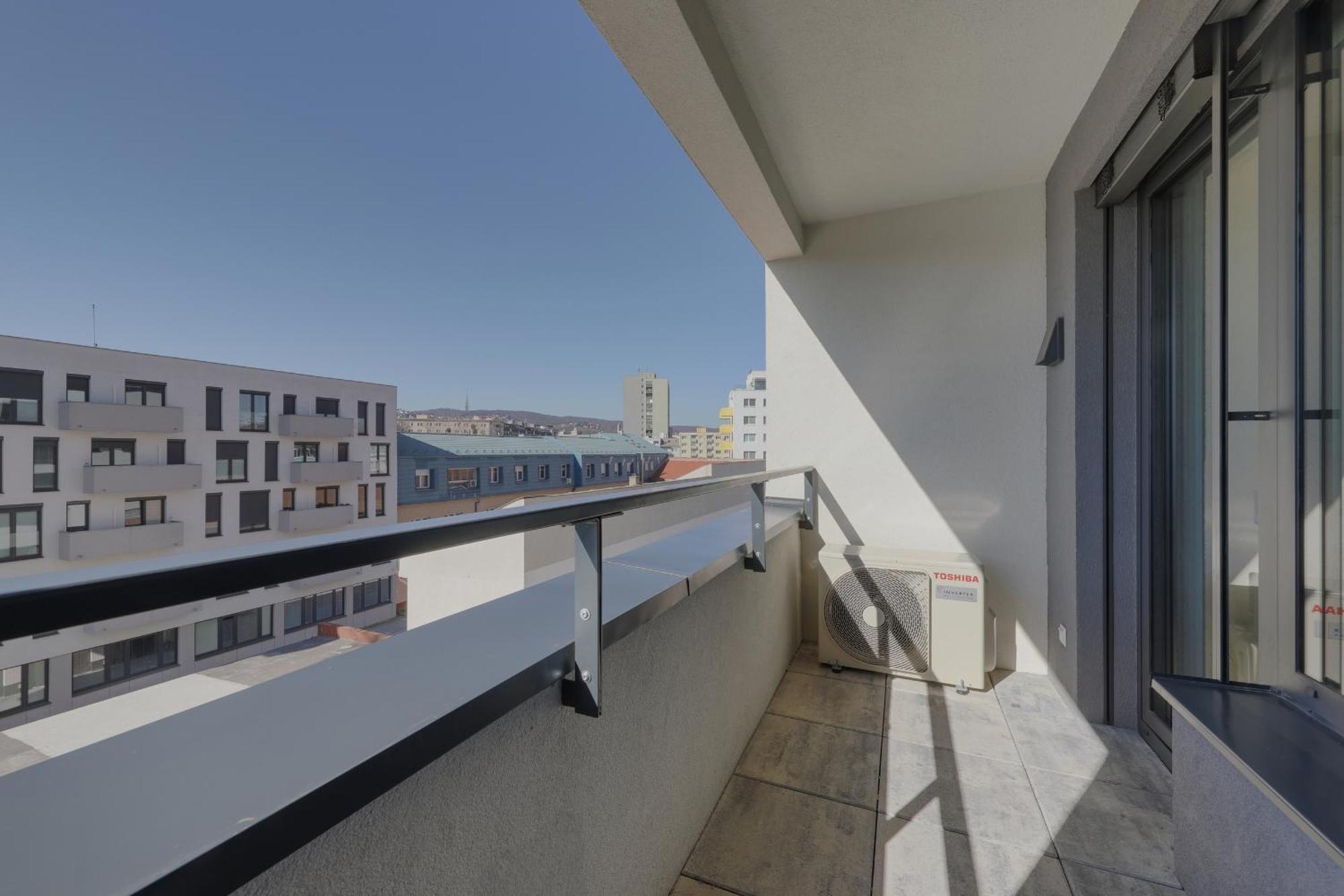 Bazova Apartment With Free Parking Братислава Екстериор снимка