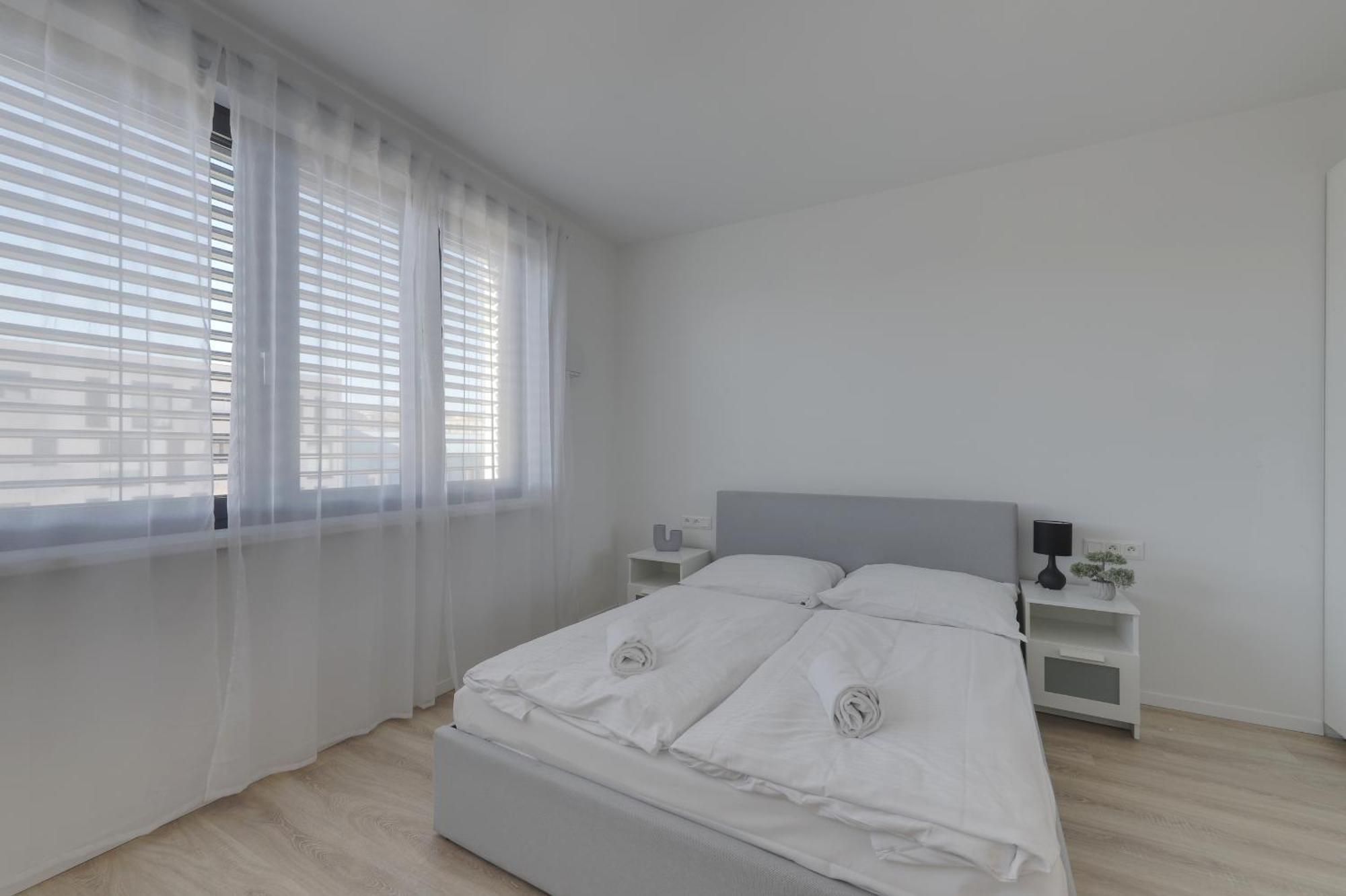 Bazova Apartment With Free Parking Братислава Екстериор снимка