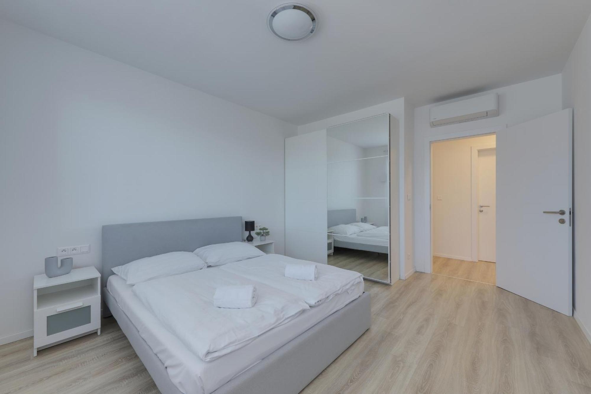 Bazova Apartment With Free Parking Братислава Екстериор снимка
